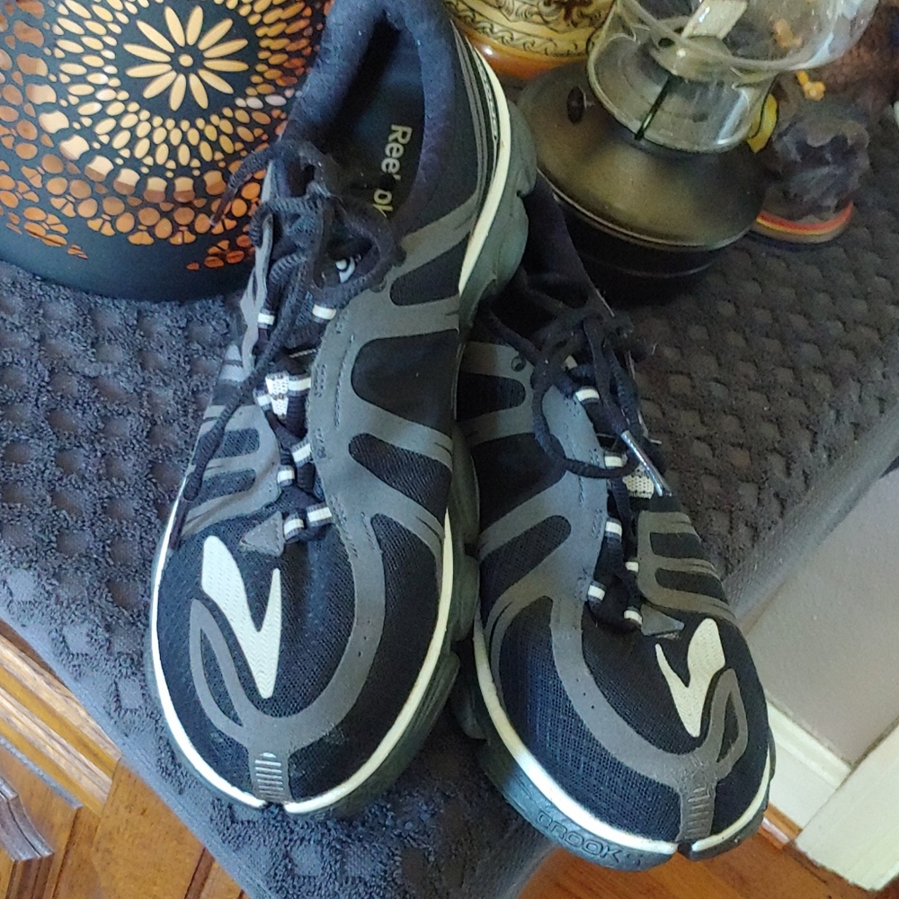 Like New Brooks PureFlow sneaker mens sz. 9.5M